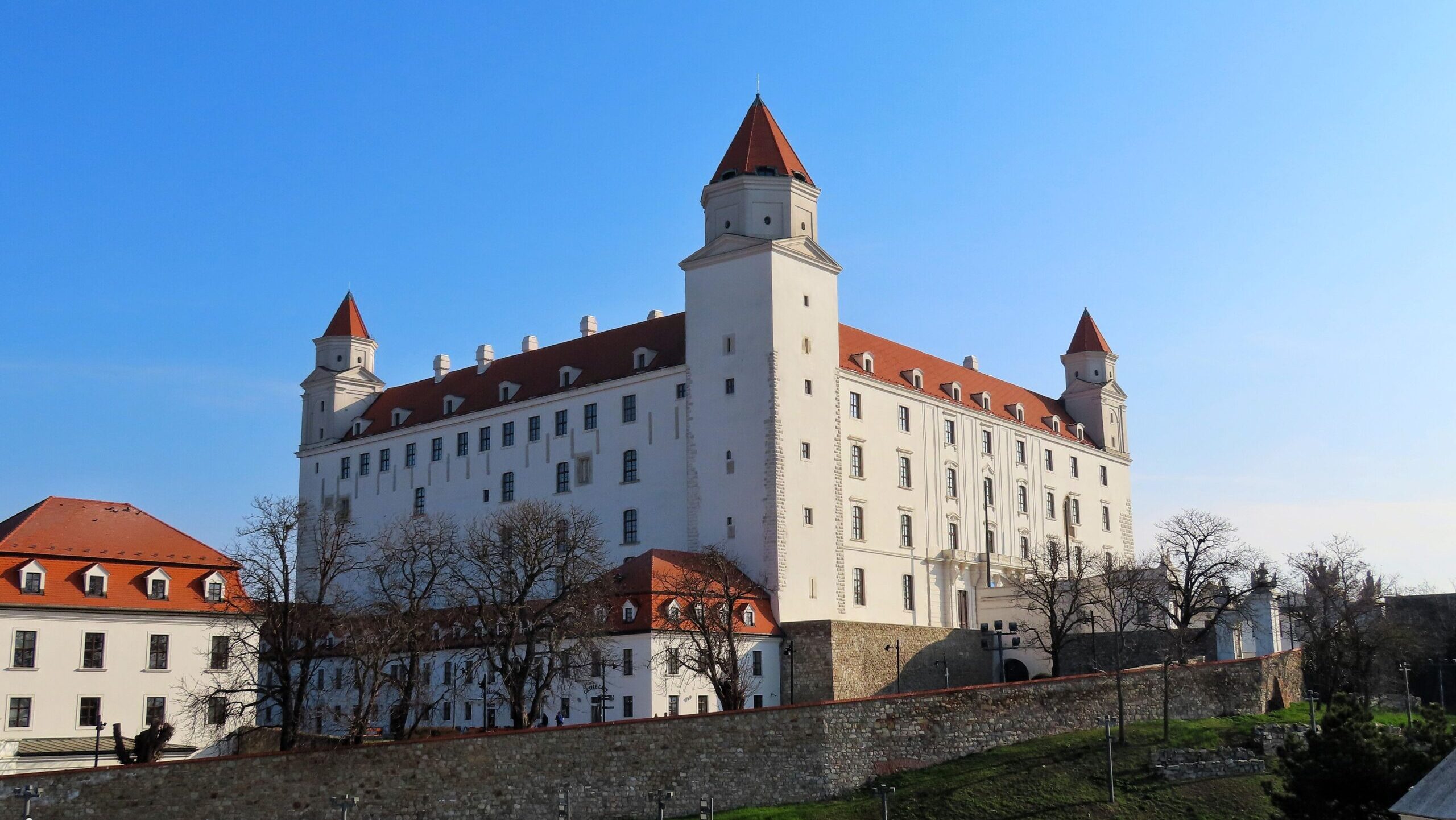 Scenic view of Bratislava Castle under a clear blue sky, showcasing its historic architecture.