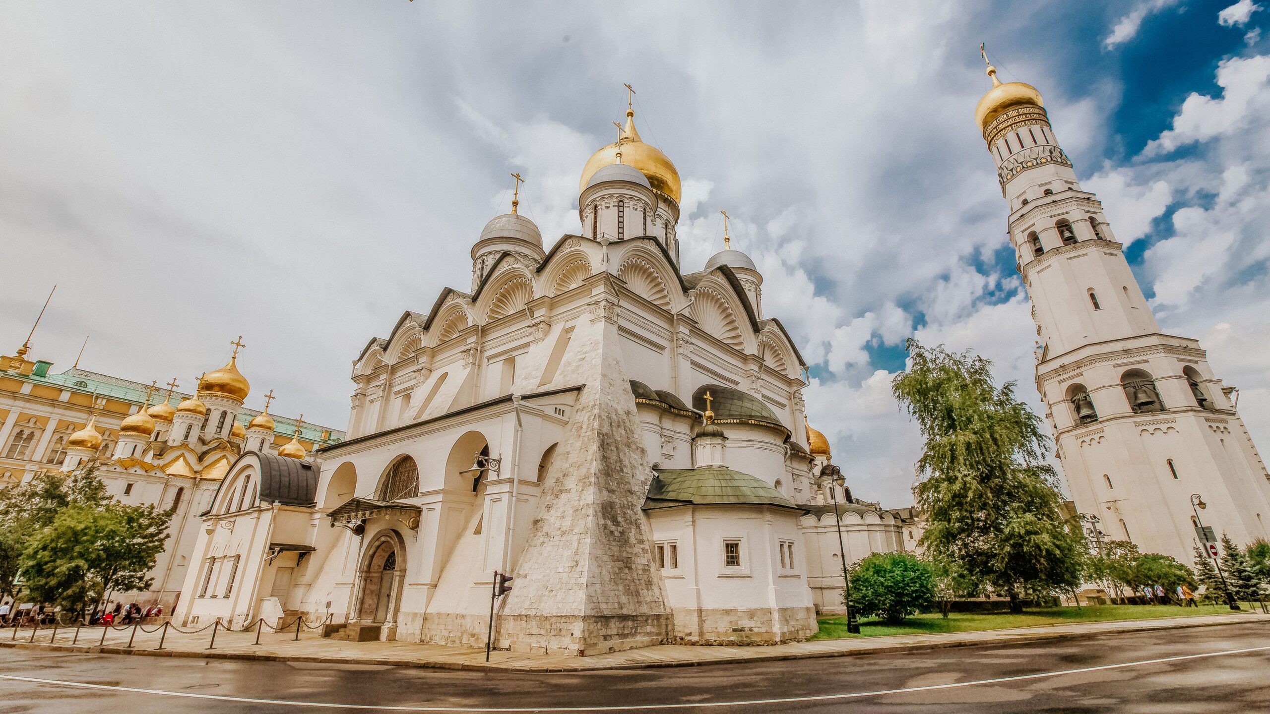 Explore the stunning architecture of the Kremlin Cathedral with its golden domes in Moscow, Russia.